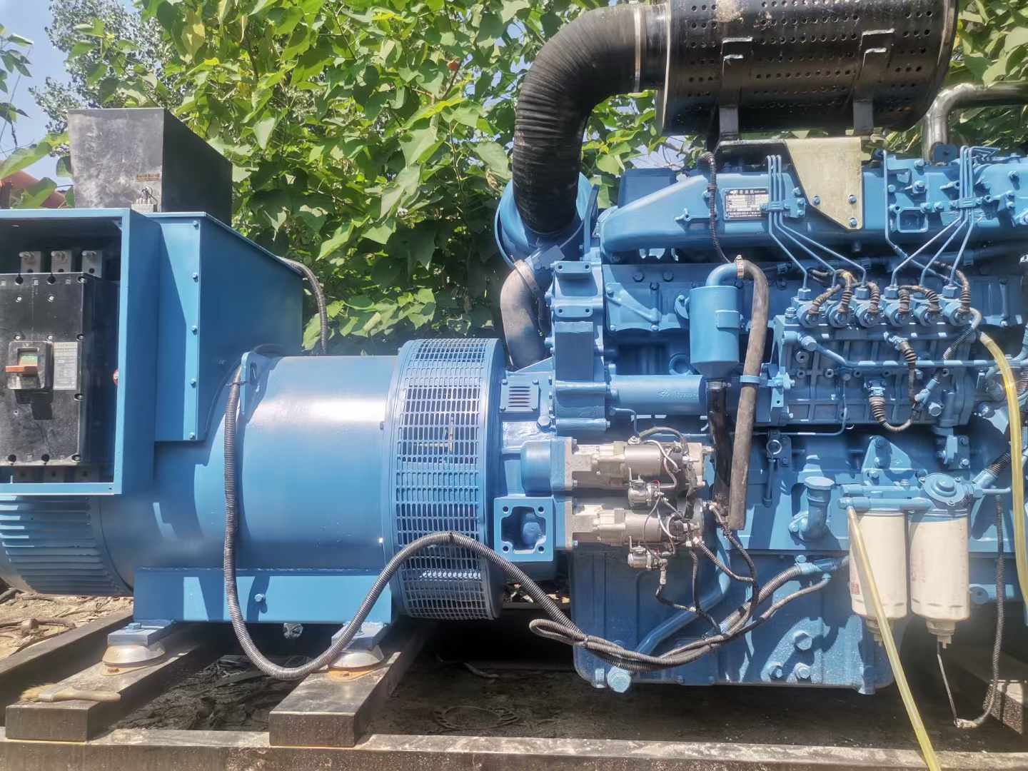 来宾详细说明降低 800kW 柴油发电机输出电流波动的方法