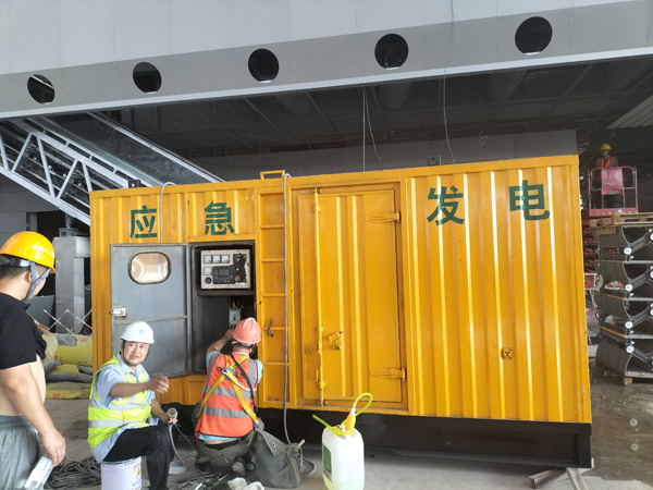 来宾怎样判断空气滤清器是否需要更换？